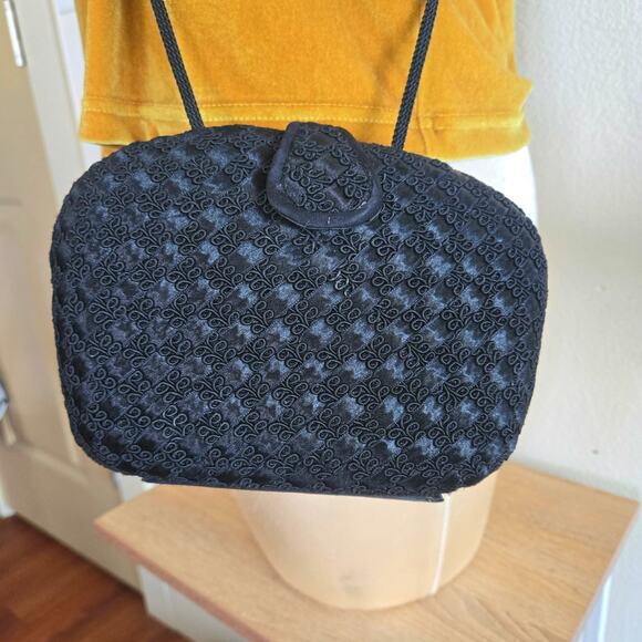 VINTAGE 1980S MINI PURSE BLACK HARD SHELL LONG STRAP - Picture 1 of 4